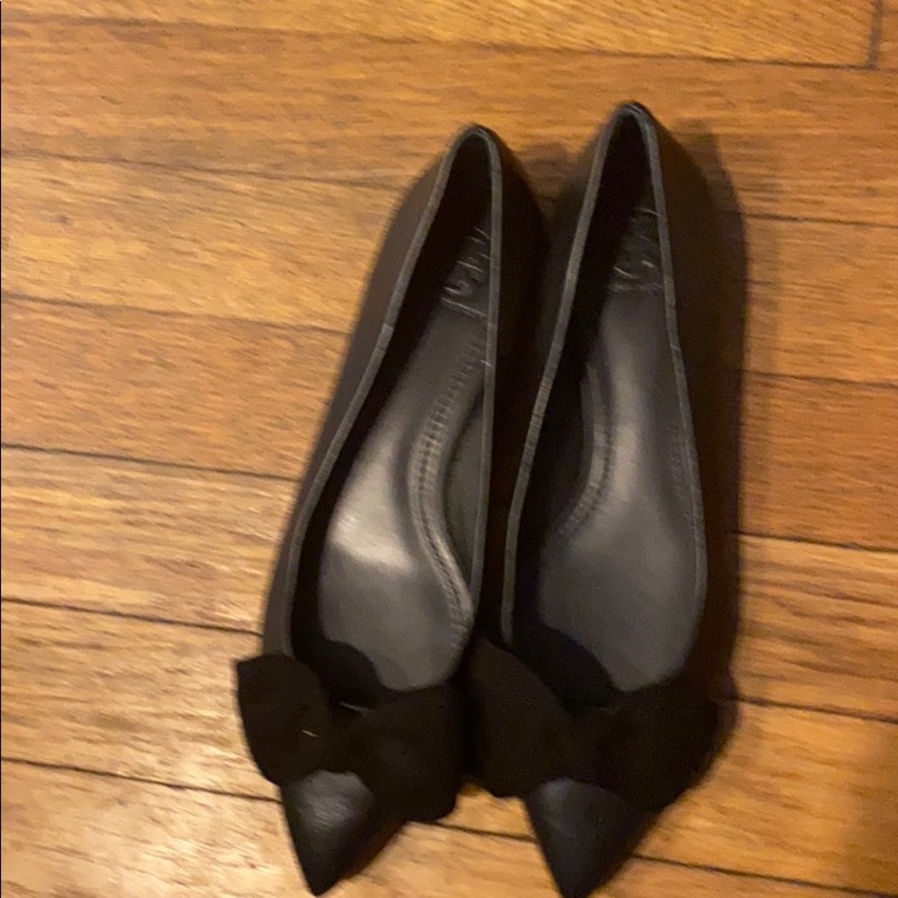 Tory Burch bow flats- never worn
